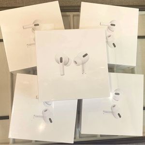 Apple AirPods Pro 2nd Generation With Magsafe Wireless Charging Case